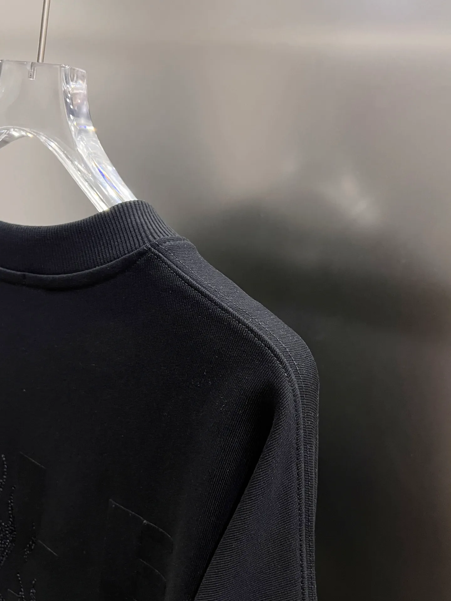 BAL Balenciaga 2026 Autumn and Winter New Arrival Round Neck Long Sleeve Sweater Classic Letter Flocking Print + Three-dimensional Silicone Technology Men and Women Same Style Loose Version S M L XL XXL Five Codes Color: Black White